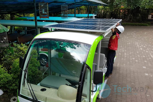 xe điện du lịch lắp pin năng lượng mặt trời